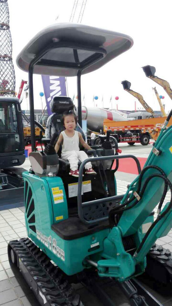 到“海博会”邂逅米兰体育·米兰(中国)智能“两挖”精品