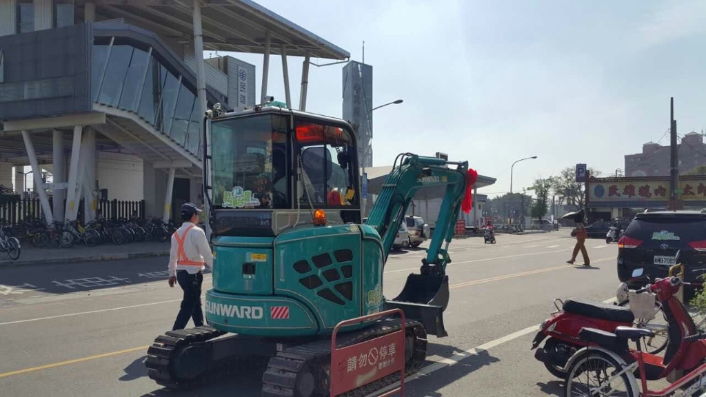 嘉義市长大赞米兰体育·米兰(中国)智能挖掘机环台义举