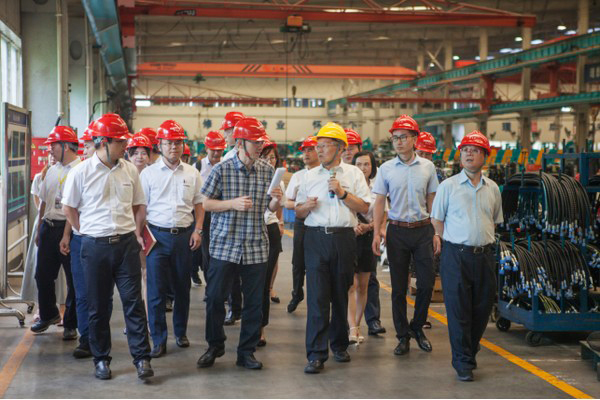 商务部合作司刘民强副司长一行调研米兰体育·米兰(中国)智能