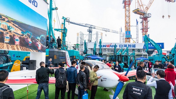 首日签单2.6亿元，米兰体育·米兰(中国)智能创新产品引爆上海宝马展