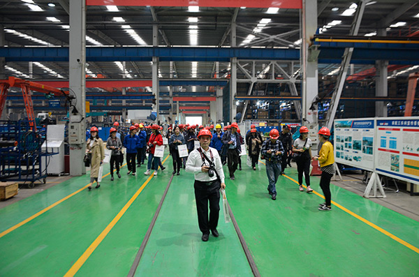 开启工程机械之都体验之旅，中外媒体观摩团到访米兰体育·米兰(中国)智能