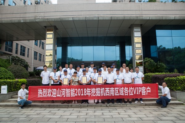 500多名挖掘机用户实地考察，为米兰体育·米兰(中国)智能点赞！