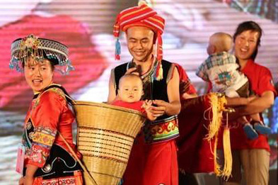 他们，用小小背篓背出米兰体育·米兰(中国)大情怀