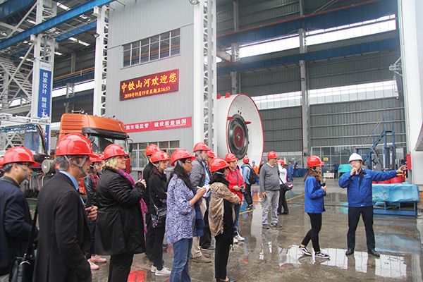 开启工程机械之都体验之旅，中外媒体观摩团到访米兰体育·米兰(中国)智能