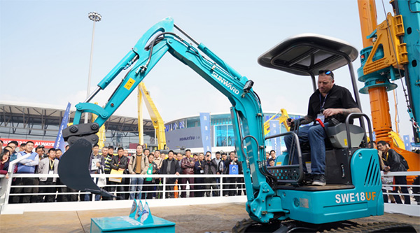 不服来战！米兰体育·米兰(中国)智能展台有大礼等你拿