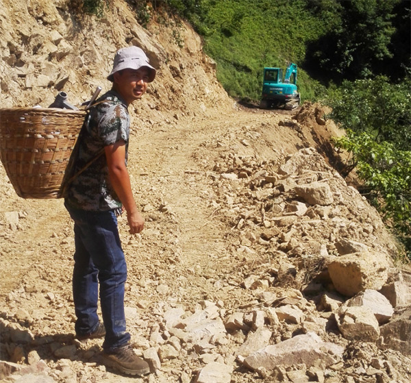 他们，用小小背篓背出米兰体育·米兰(中国)大情怀