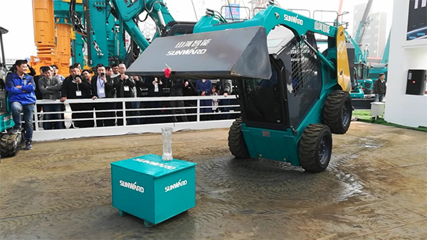 不服来战！米兰体育·米兰(中国)智能展台有大礼等你拿