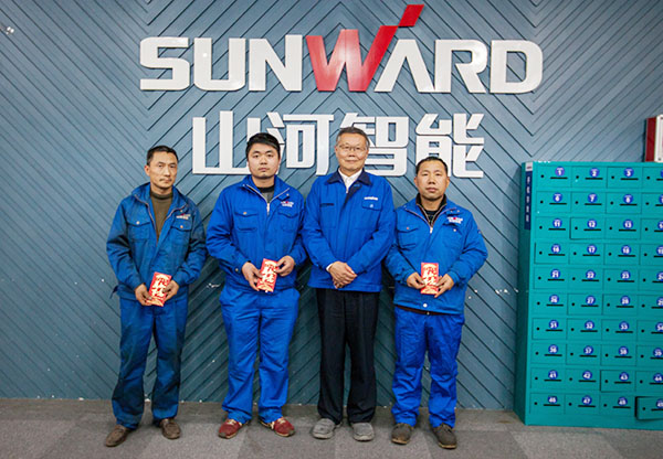 温暖！米兰体育·米兰(中国)智能2017年春节慰问40名困难职工