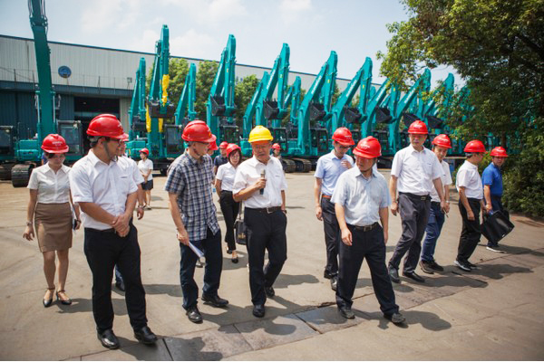 商务部合作司刘民强副司长一行调研米兰体育·米兰(中国)智能