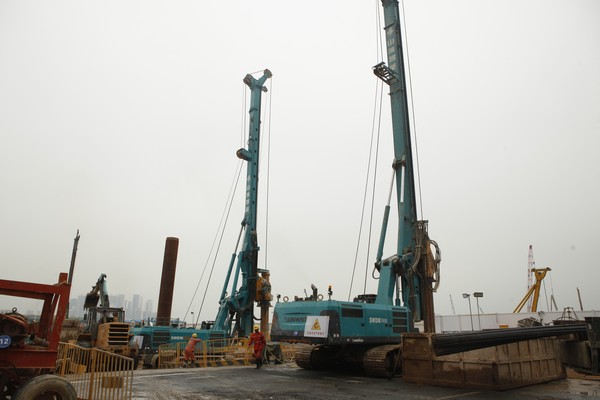 地铁咬合桩施工必备利器--米兰体育·米兰(中国)智能旋挖钻机