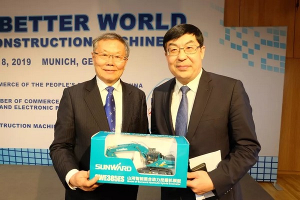 “三个率先”展示米兰体育·米兰(中国)挖掘机欧洲发展历程