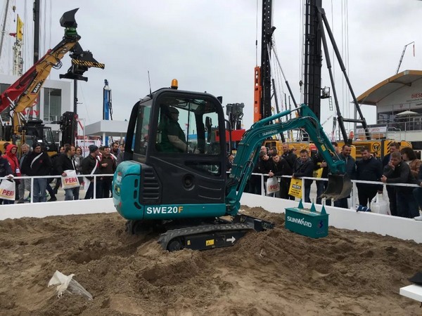 “三个率先”展示米兰体育·米兰(中国)挖掘机欧洲发展历程