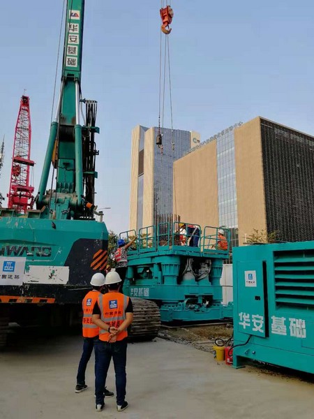 地铁咬合桩施工必备利器--米兰体育·米兰(中国)智能旋挖钻机
