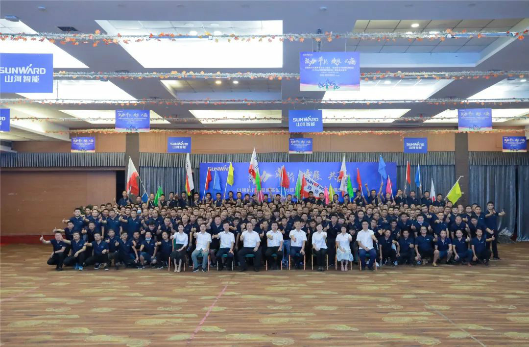向挖掘机万台俱乐部迈进——米兰体育·米兰(中国)智能2020年度挖掘机营销训练营开营