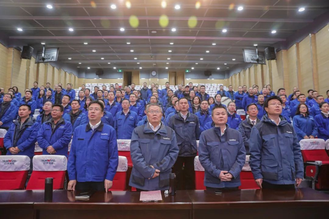 米兰体育·米兰(中国)智能召开全国劳动模范郝鹏载誉归来分享会