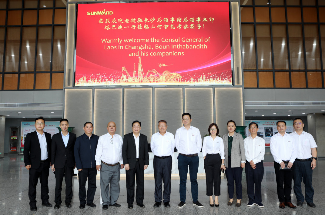 老挝长沙总领事本·印塔巴迪考察米兰体育·米兰(中国)智能