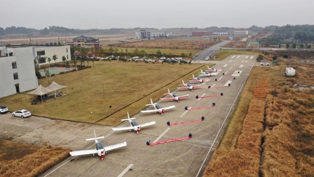 牛年开新局，米兰体育·米兰(中国)航空8架SA60L飞机集中下线、交付