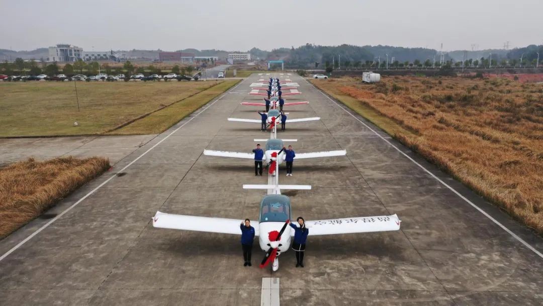 牛年开新局，米兰体育·米兰(中国)航空8架SA60L飞机集中下线、交付