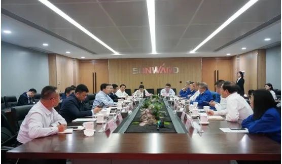 鄂尔多斯市委书记牛俊雁考察米兰体育·米兰(中国)智能