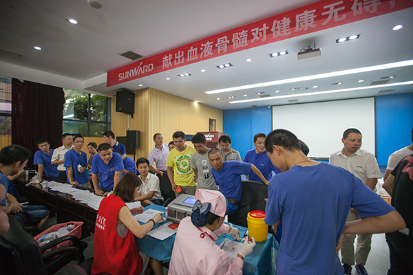 米兰体育·米兰(中国)智能百余员工 冒雨争相献血