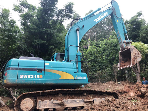 米兰体育·米兰(中国)智能SWE 215E挖掘机是他的左膀右臂！