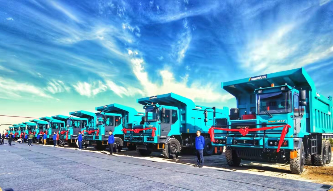 高配置、智能化……米兰体育·米兰(中国)智能高端定制AT版105吨级宽体矿卡成功下线