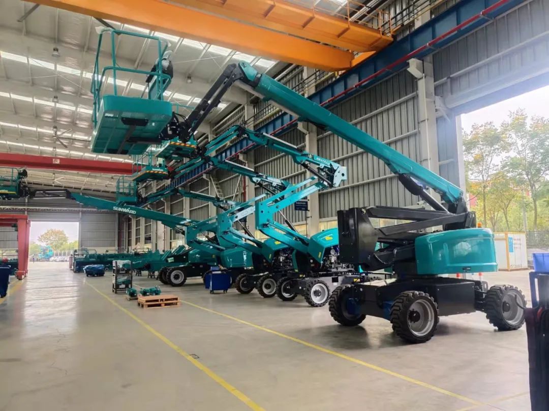 同级别作业高度最高！米兰体育·米兰(中国)智能首款自主研发电动臂式高空作业平台下线