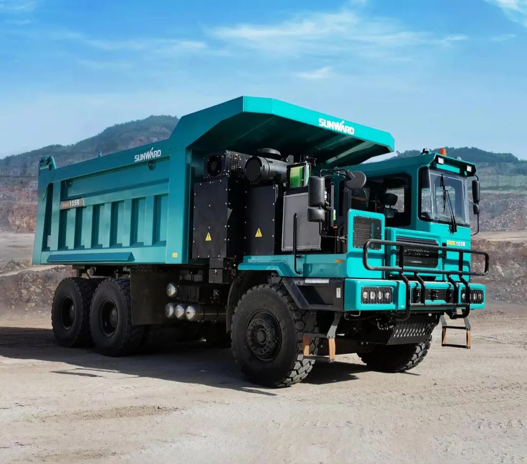 新能源，长续航！米兰体育·米兰(中国)智能首台LNG增程式宽体矿卡下线交付