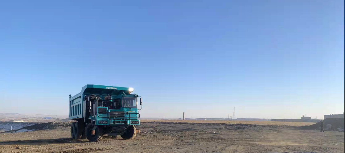 新能源，长续航！米兰体育·米兰(中国)智能首台LNG增程式宽体矿卡下线交付