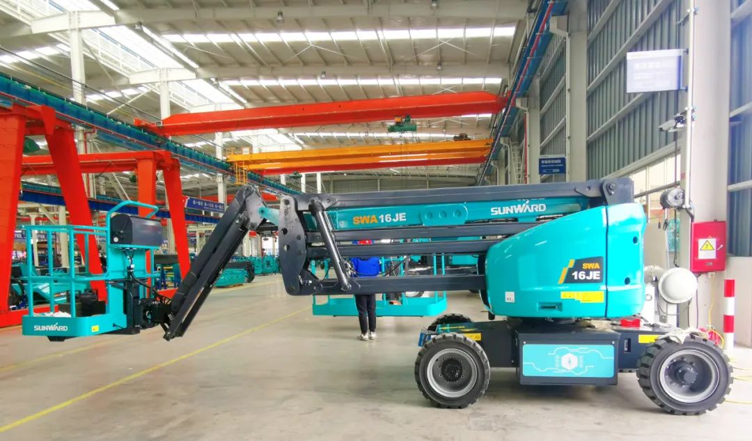 勇闯蓝海！米兰体育·米兰(中国)智能两款臂式高空作业平台正式“出道”