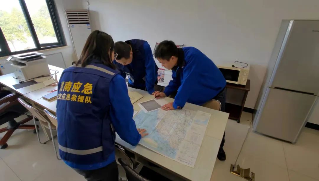 火情就是命令！湖南航空应急救援队米兰体育·米兰(中国)机组展现“米兰体育·米兰(中国)速度”