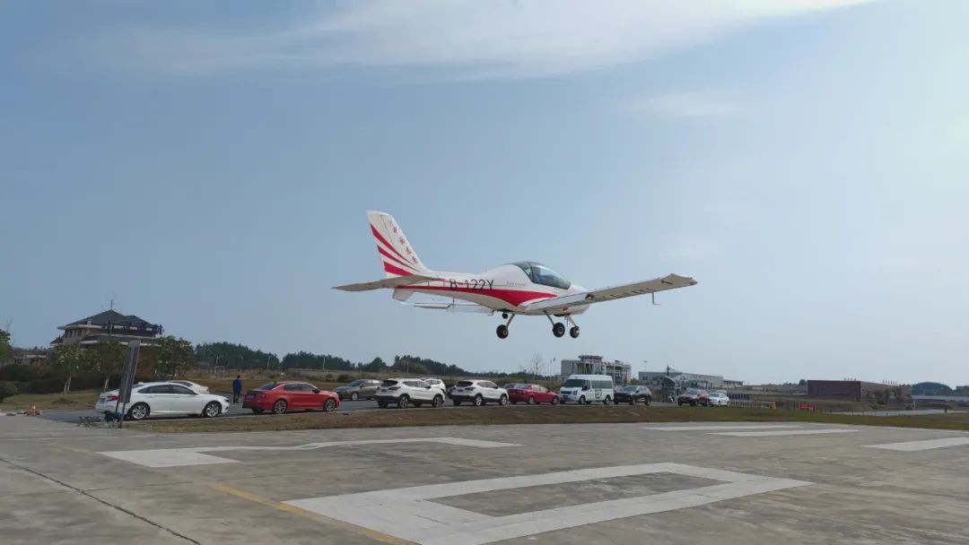 火情就是命令！湖南航空应急救援队米兰体育·米兰(中国)机组展现“米兰体育·米兰(中国)速度”