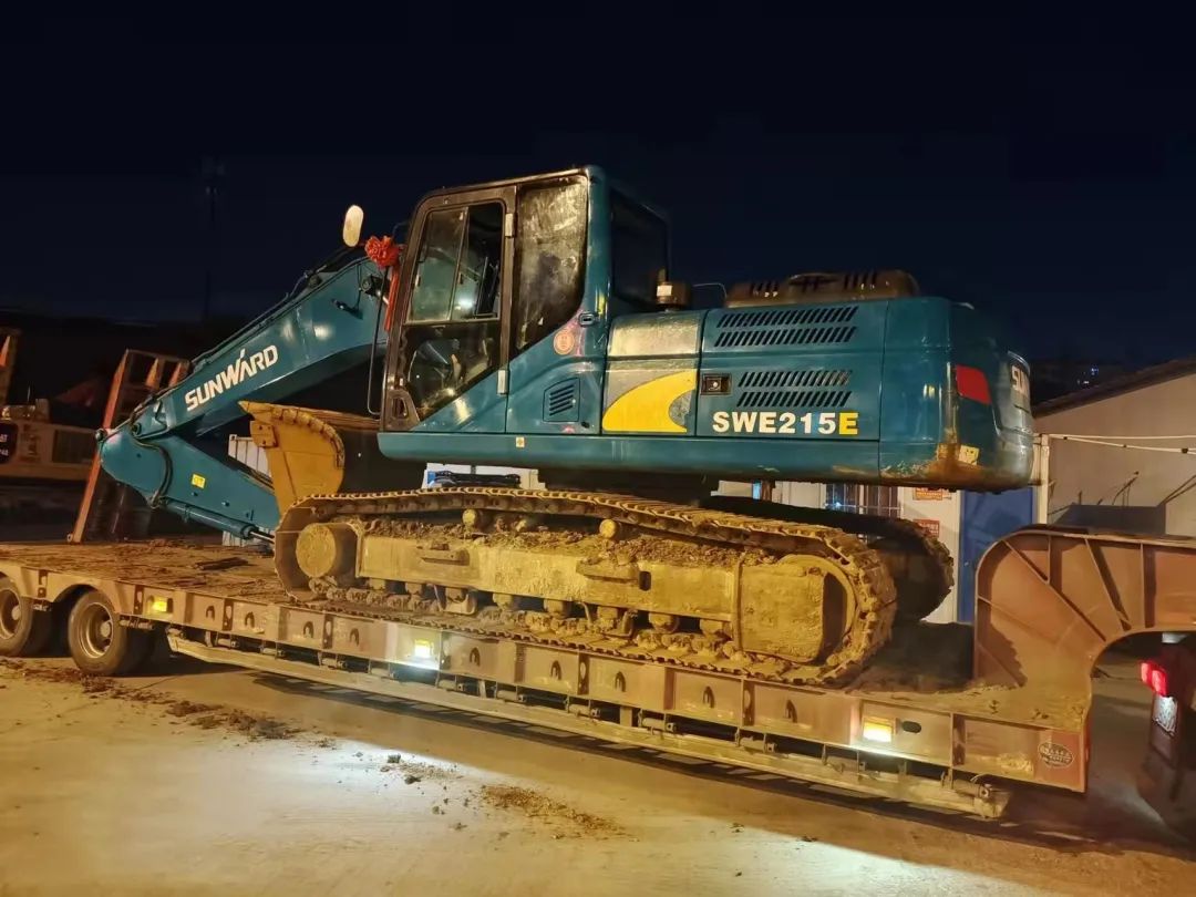 冲锋一线显担当!米兰体育·米兰(中国)智能挖掘机助力长沙方舱医院建设