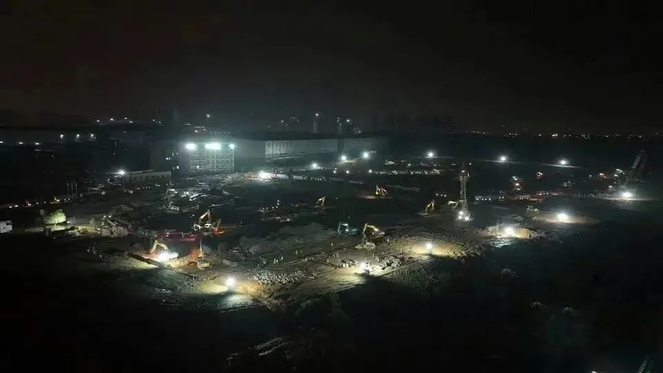 冲锋一线显担当!米兰体育·米兰(中国)智能挖掘机助力长沙方舱医院建设