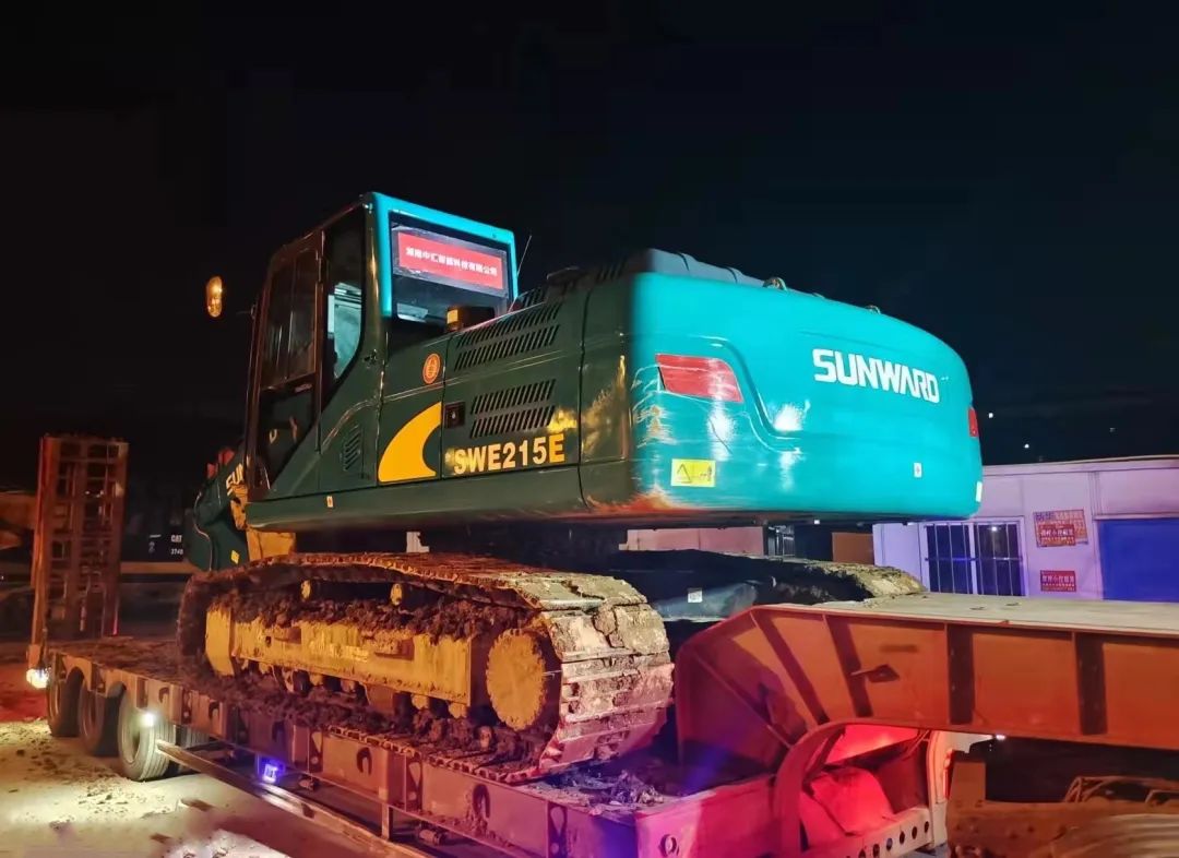 冲锋一线显担当!米兰体育·米兰(中国)智能挖掘机助力长沙方舱医院建设