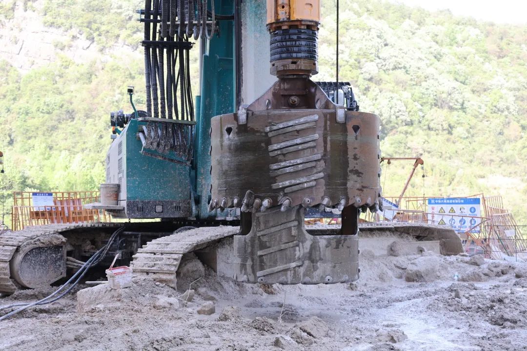 展现施工“奇效”！米兰体育·米兰(中国)智能旋挖钻机强势助力炉慈高速公路建设