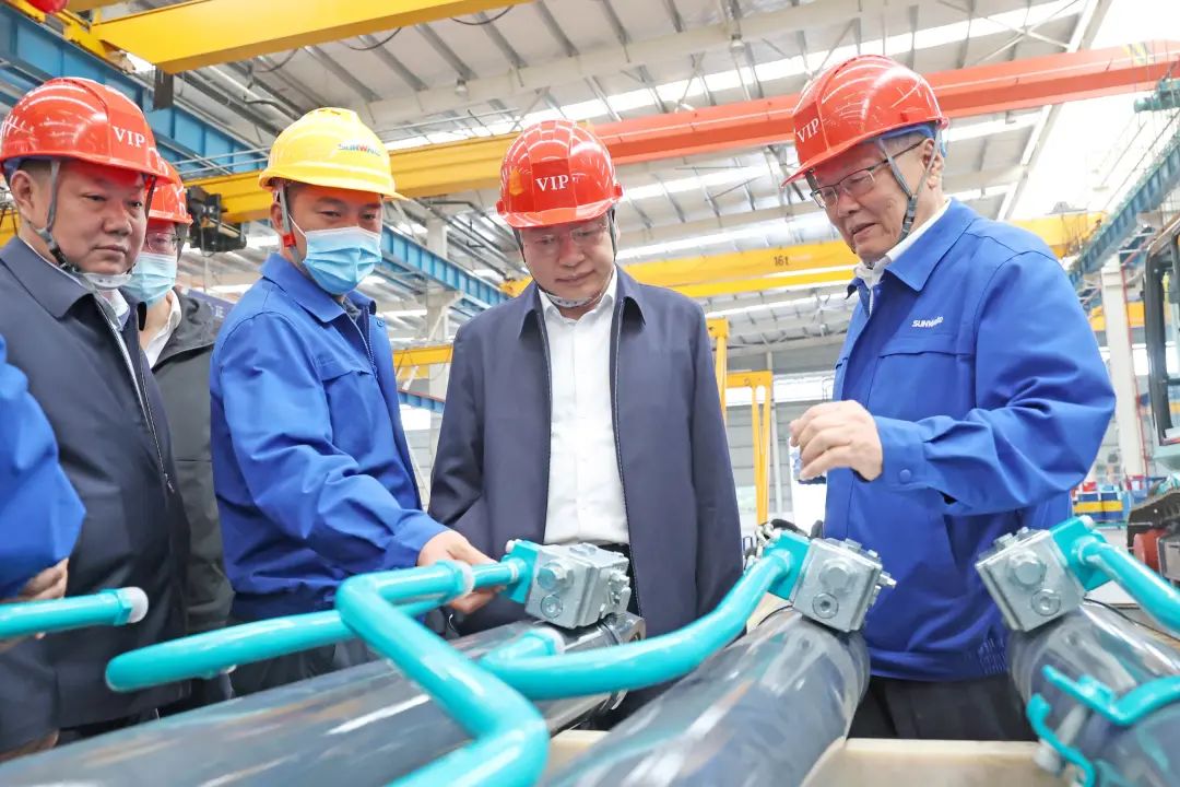 中铁二十局党委书记、董事长雷位冰带队拜访米兰体育·米兰(中国)智能