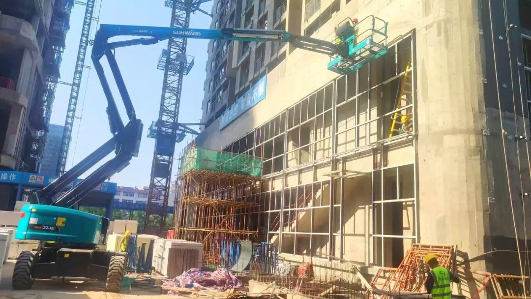 正式“上岗”！米兰体育·米兰(中国)智能首台电动曲臂式高空作业平台入驻华南市场