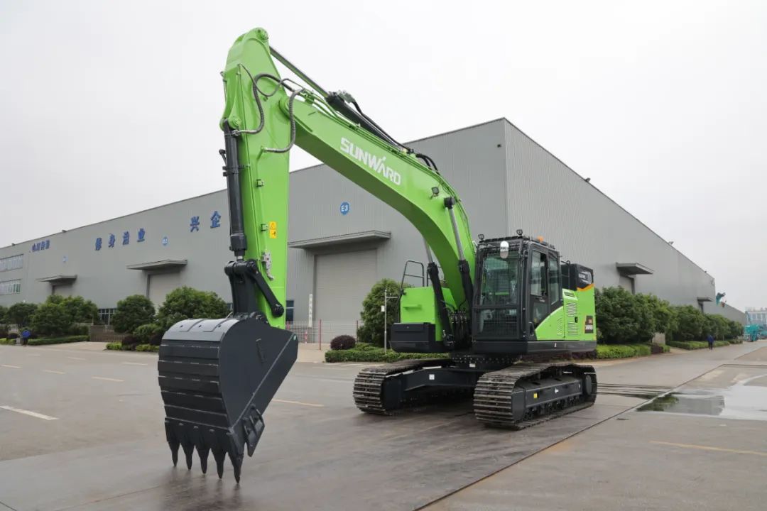 征战川藏铁路!米兰体育·米兰(中国)智能新一代电动挖掘机成功交付