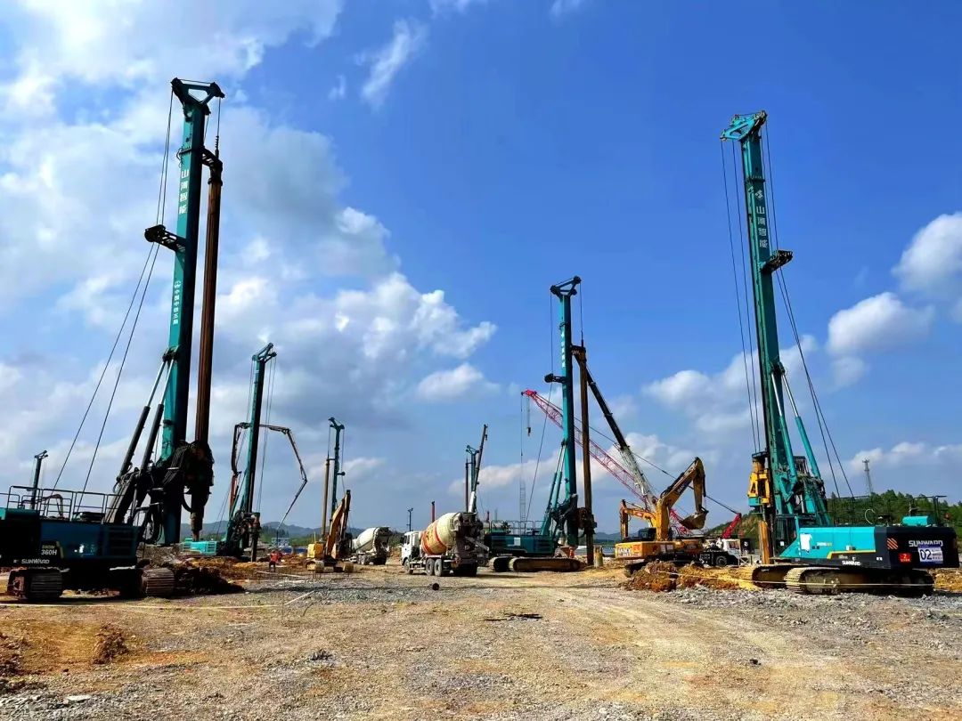 打桩“神器”再露锋芒!米兰体育·米兰(中国)智能旋挖钻机助力贵阳贵安新区负极材料项目加速建设