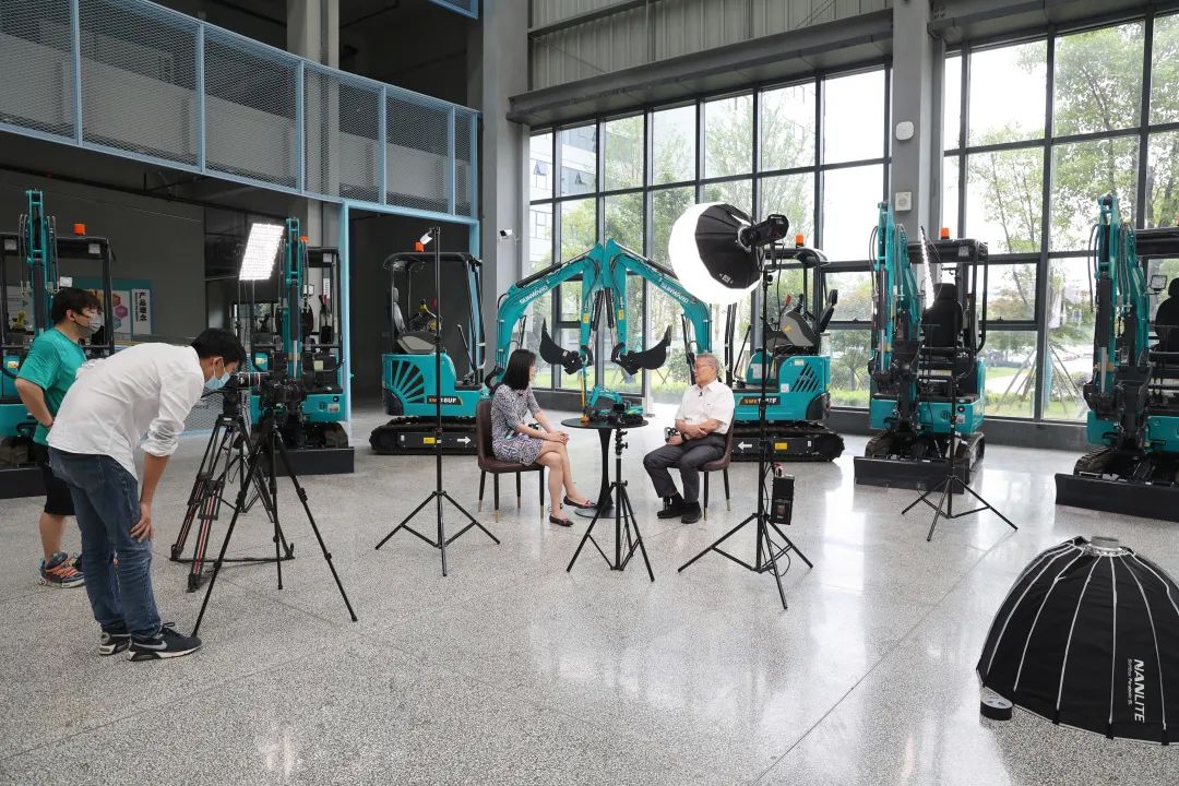 CGTN探厂!专访米兰体育·米兰(中国)智能董事长、首席专家何清华花絮来了