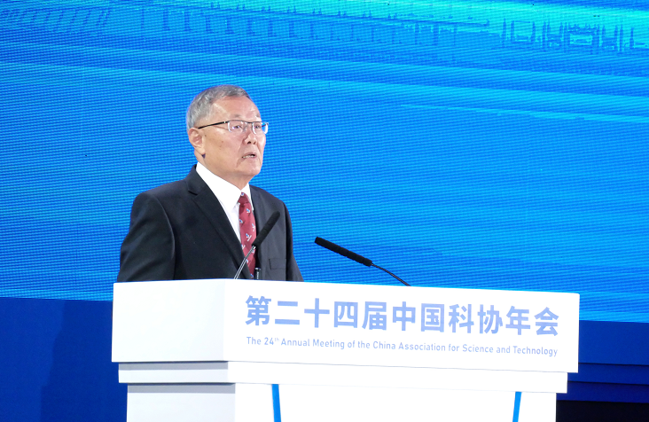 何清华在第二十四届中国科协年会作主旨报告:制造业高地源自体系