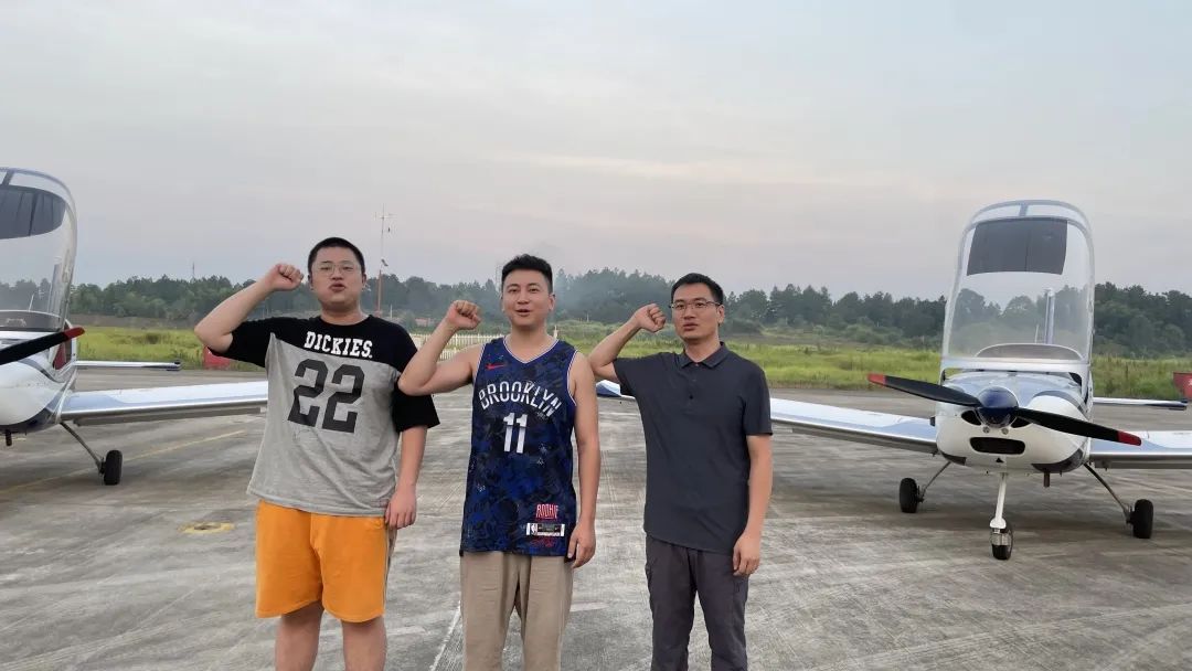 冲上云霄！湖南米兰体育·米兰(中国)通航学员成功单飞