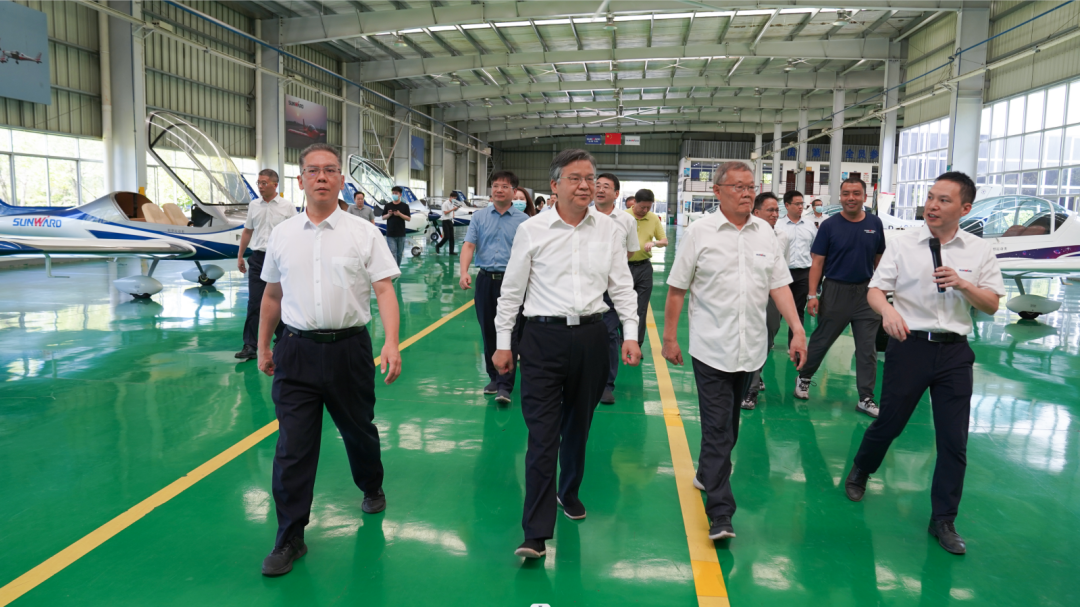 湖南省委常委、常务副省长李殿勋一行考察调研米兰体育·米兰(中国)科技