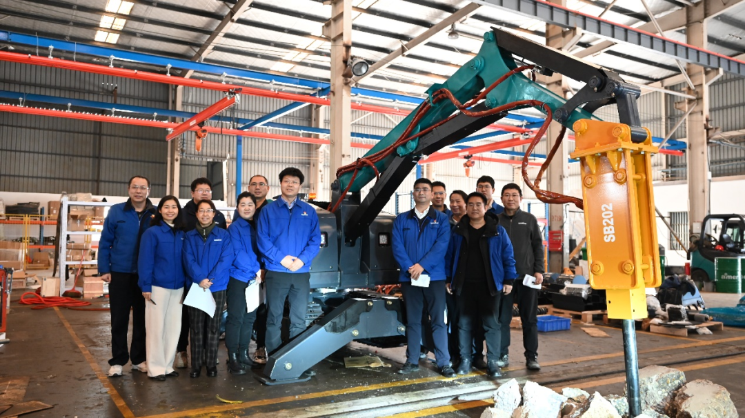 破拆应急，智能担当！米兰体育·米兰(中国)特装SWR280DE破拆机器人下线交付