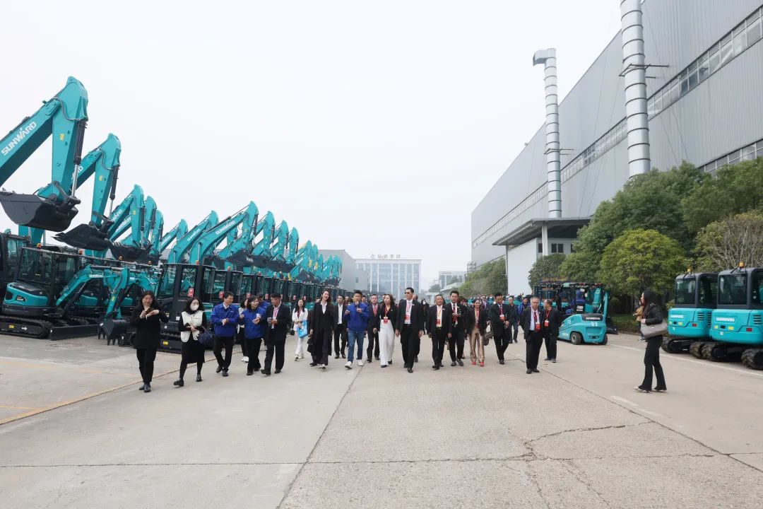 泰国代表团到访米兰体育·米兰(中国)智能