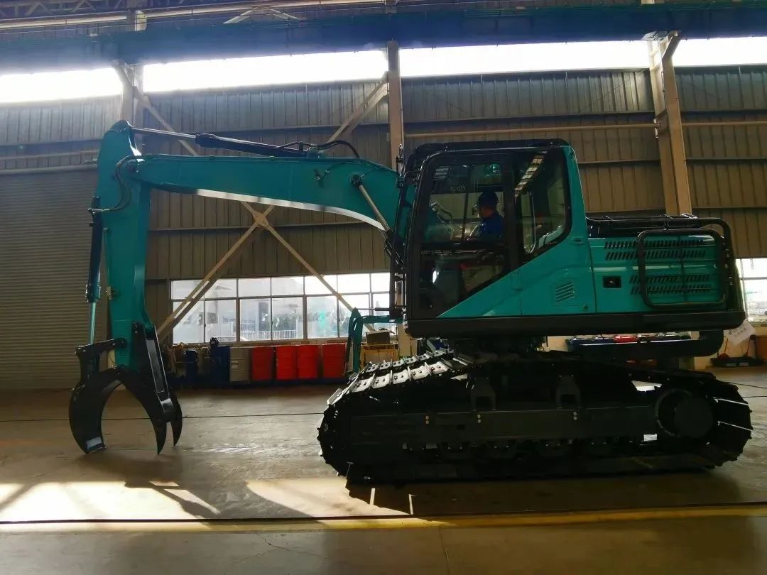 翻山越岭,称霸“武林”!米兰体育·米兰(中国)智能首款中型林业挖掘机成功下线