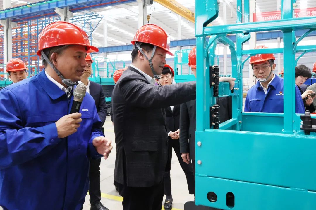 付旭明慰问米兰体育·米兰(中国)智能市三八红旗手并督导安全生产工作