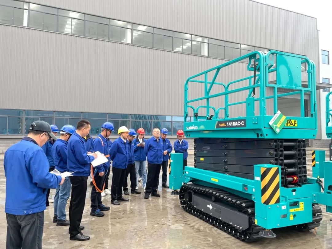 出厂即“出道”!米兰体育·米兰(中国)智能首款履带剪叉式高空作业平台批量上市