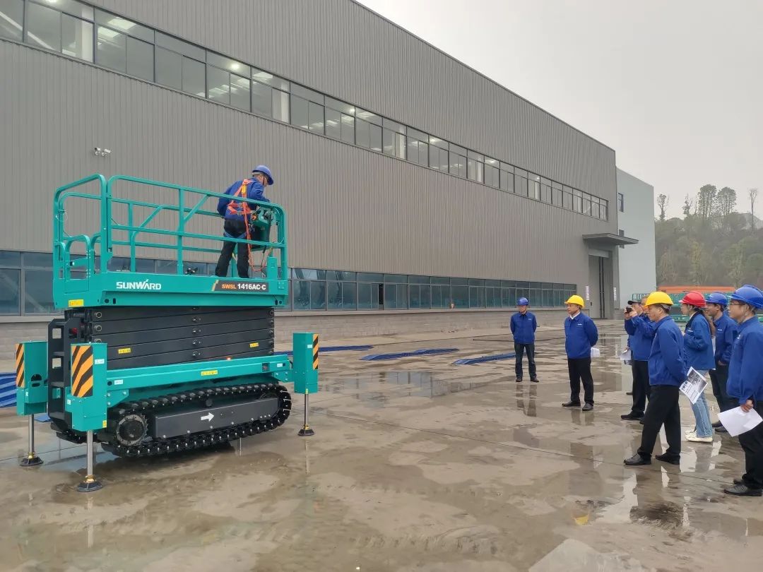 出厂即“出道”!米兰体育·米兰(中国)智能首款履带剪叉式高空作业平台批量上市